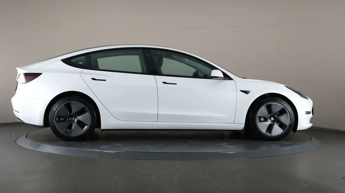 2021-tesla-model-3-e-long-range-awd-big-52