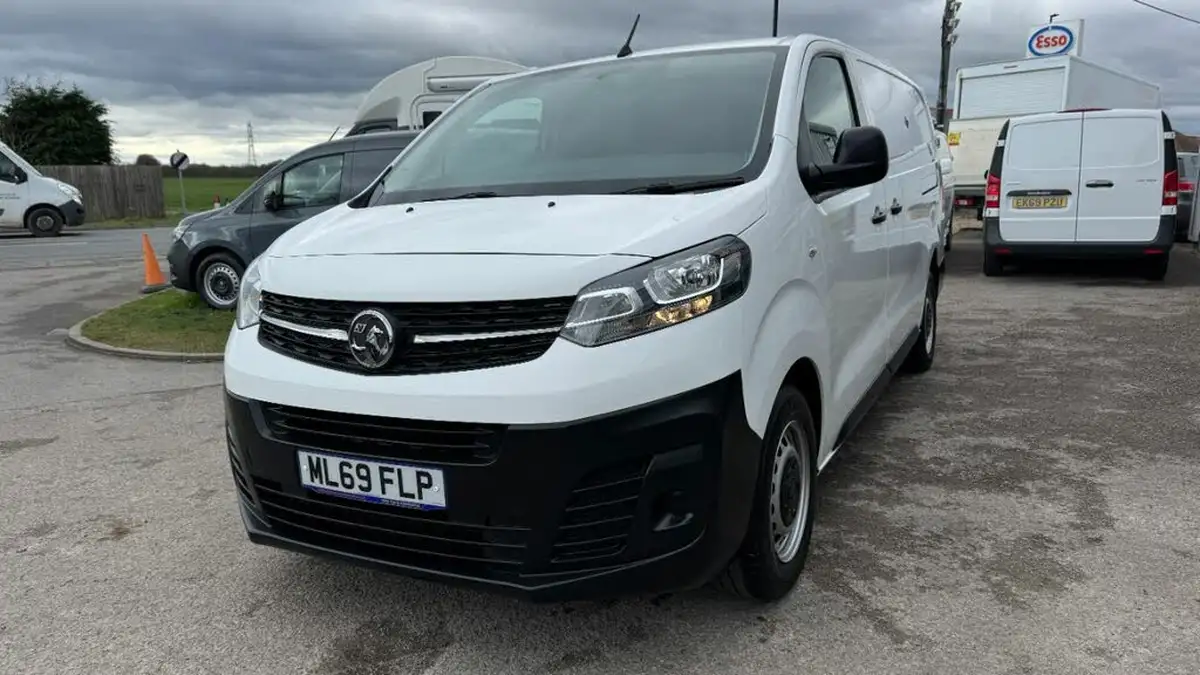 2019-vauxhall-vivaro-15td-2900-l2h1-dynamic-big-9