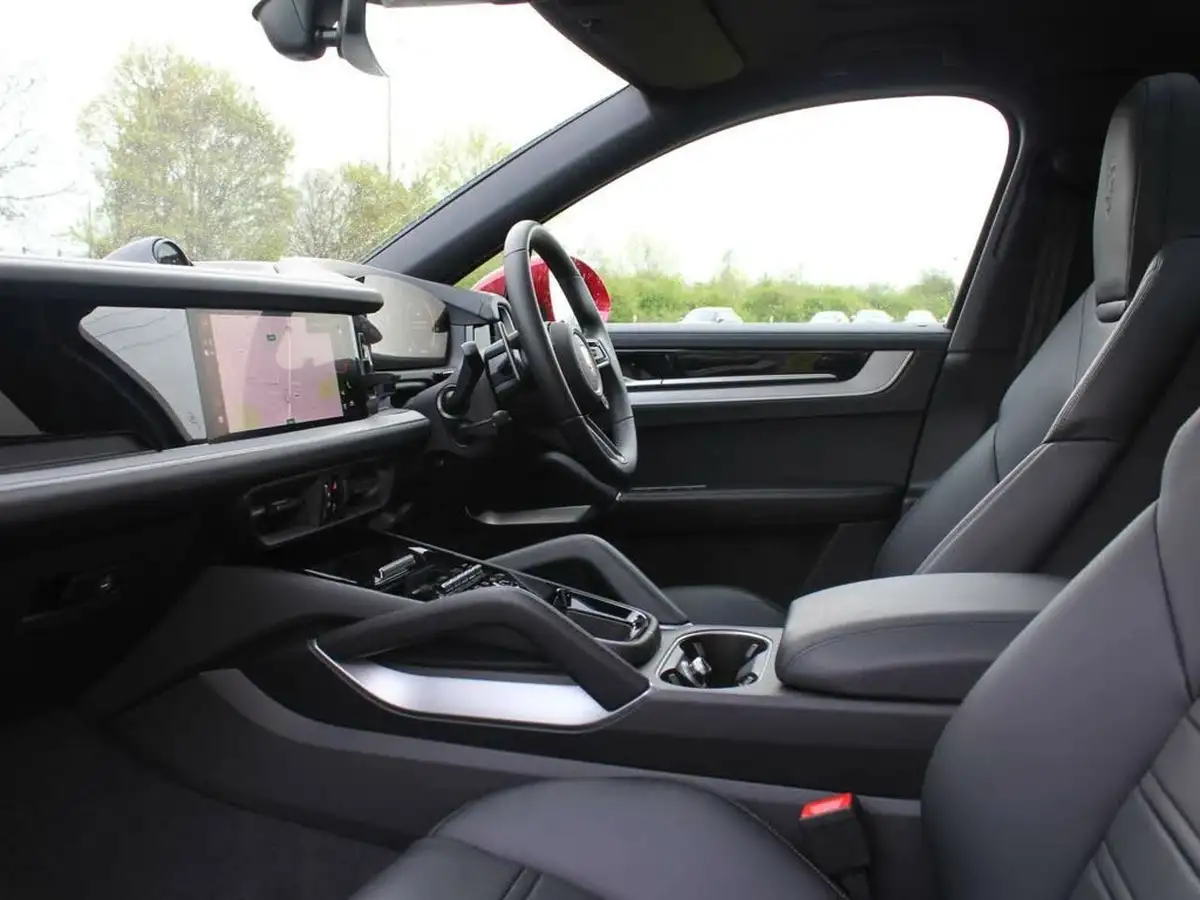2024-porsche-cayenne-30-v6-353ps-coupe-big-2