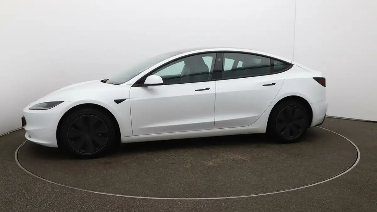 2024-tesla-model-3-e-rwd-big-57
