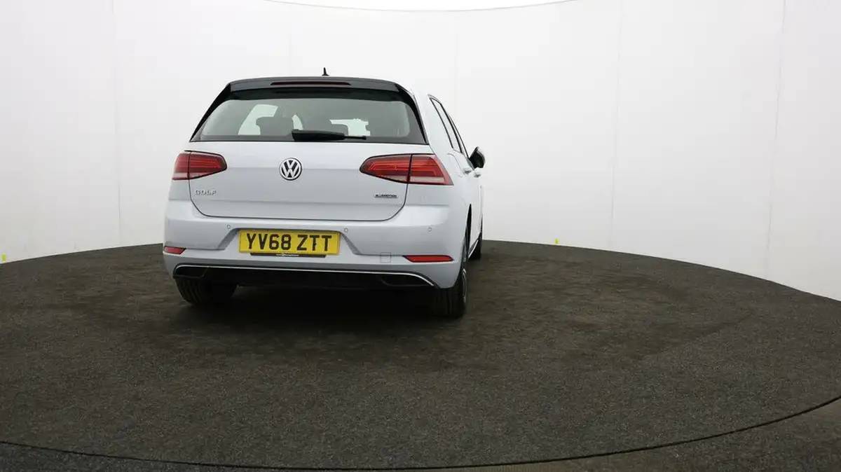 2019-volkswagen-golf-15-tsi-se-130ps-ss-hatchback-5d-big-67