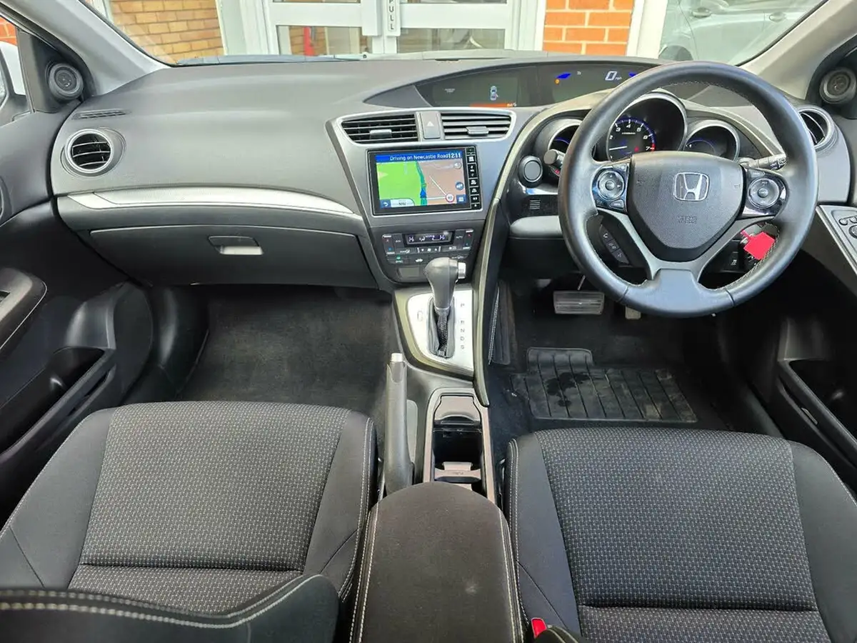 2017-honda-civic-18-i-vtec-se-plus-navi-hatchback-auto-big-10