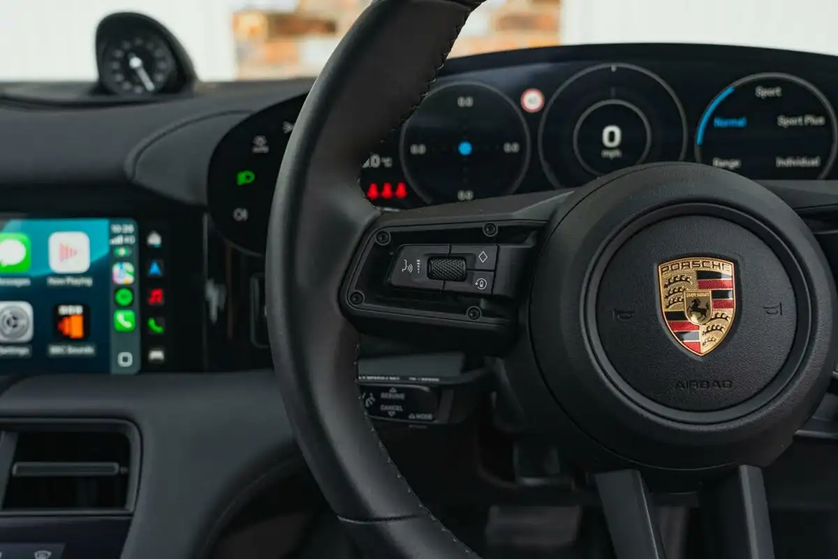 2022-porsche-taycan-e-base-408ps-big-45