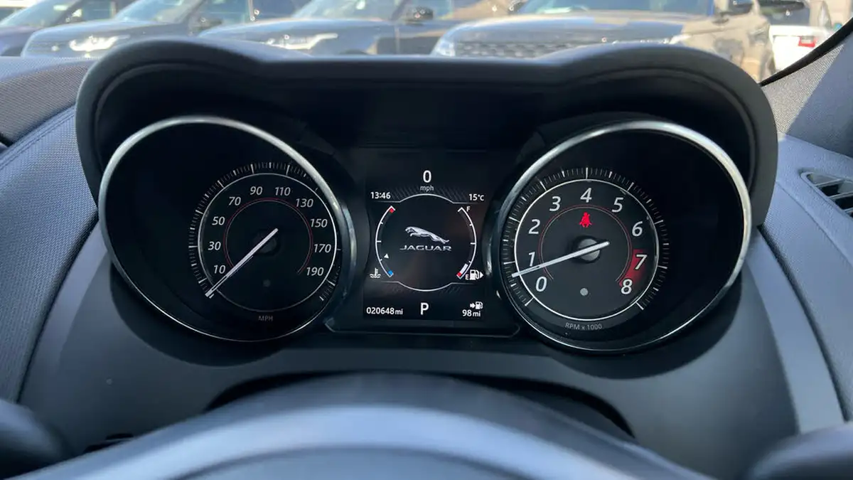2015-jaguar-f-type-30-v6-coupe-quickshift-big-15