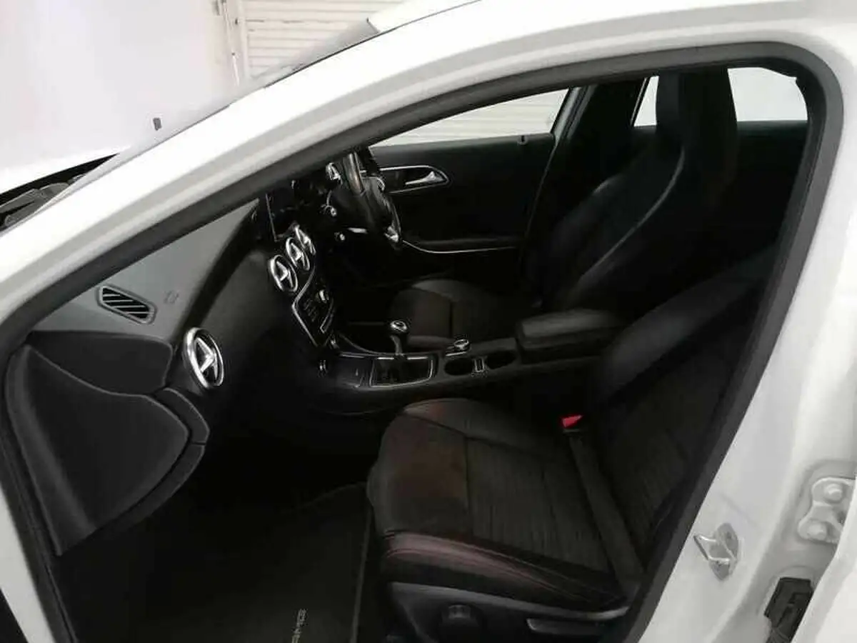 2017-mercedes-benz-a-class-15d-a180d-amg-line-ss-big-13