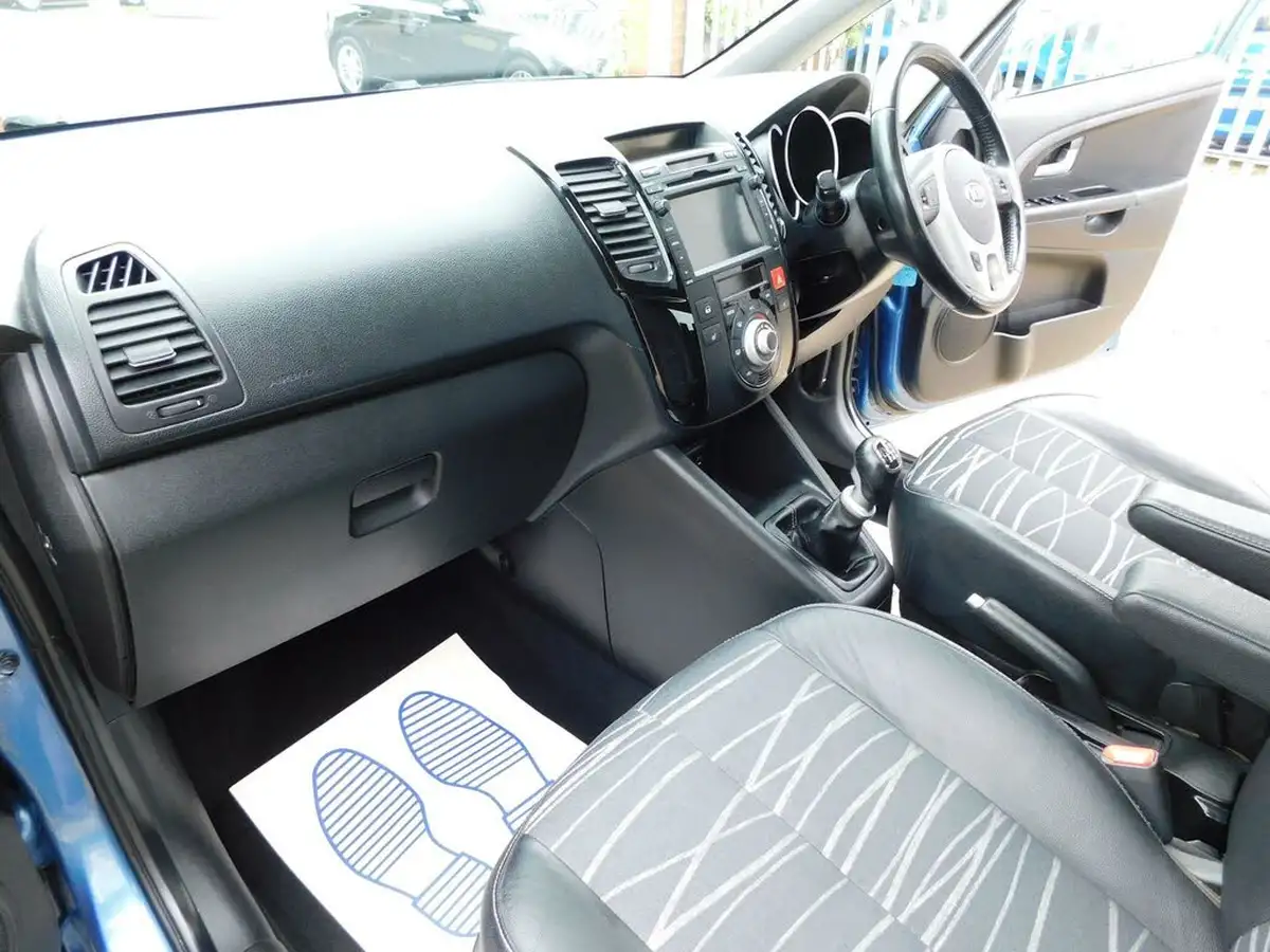 2014-kia-venga-16-3-sat-nav-isg-big-14