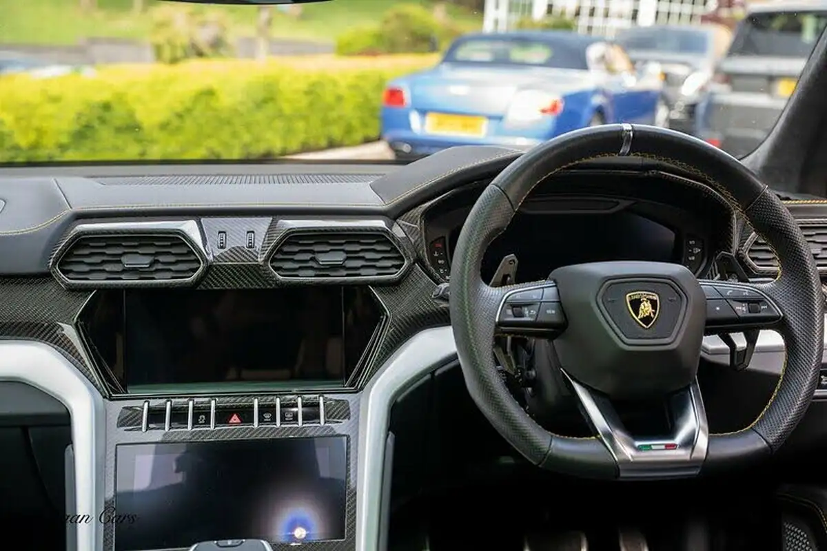 2020-lamborghini-urus-40-no-trim-big-58
