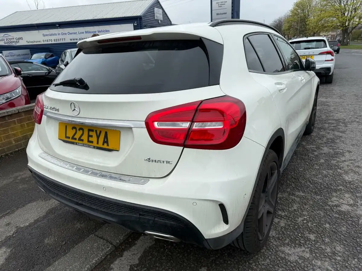2015-mercedes-benz-gla-class-21d-gla-220d-amg-line-premiumss-7g-dct-big-2