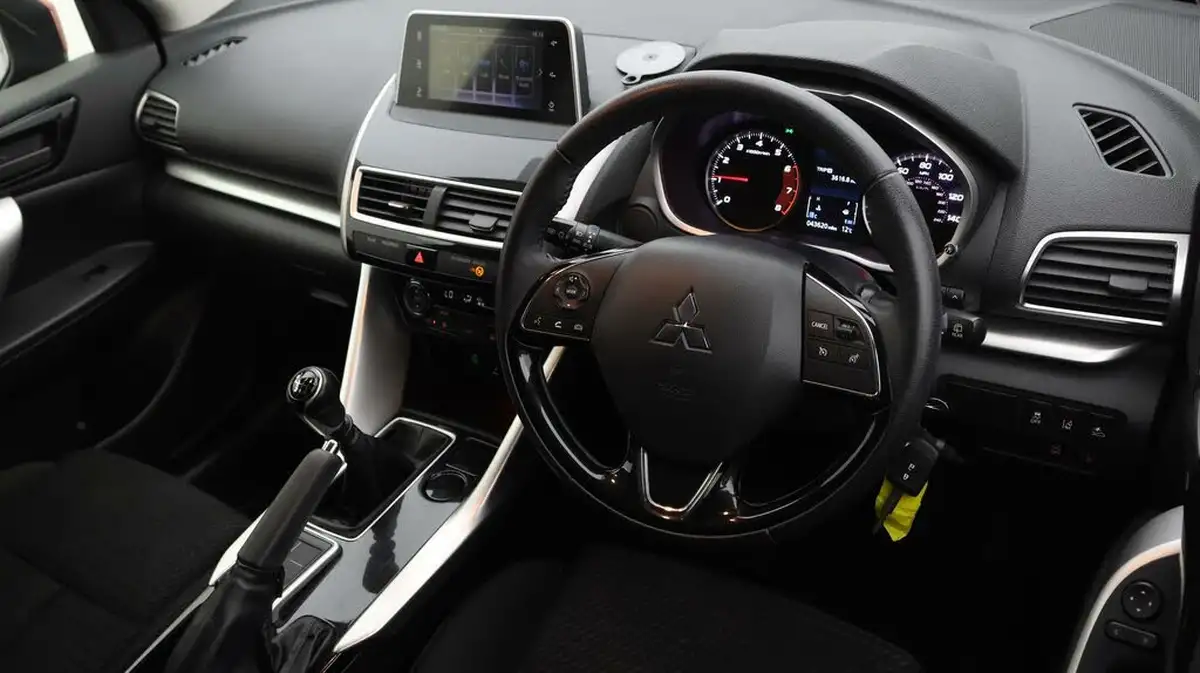 2018-mitsubishi-eclipse-cross-15-2-big-8