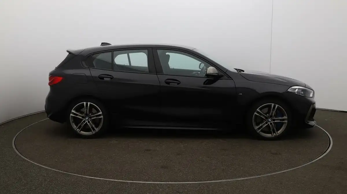 2022-bmw-1-series-20-m135i-xdrive-big-43