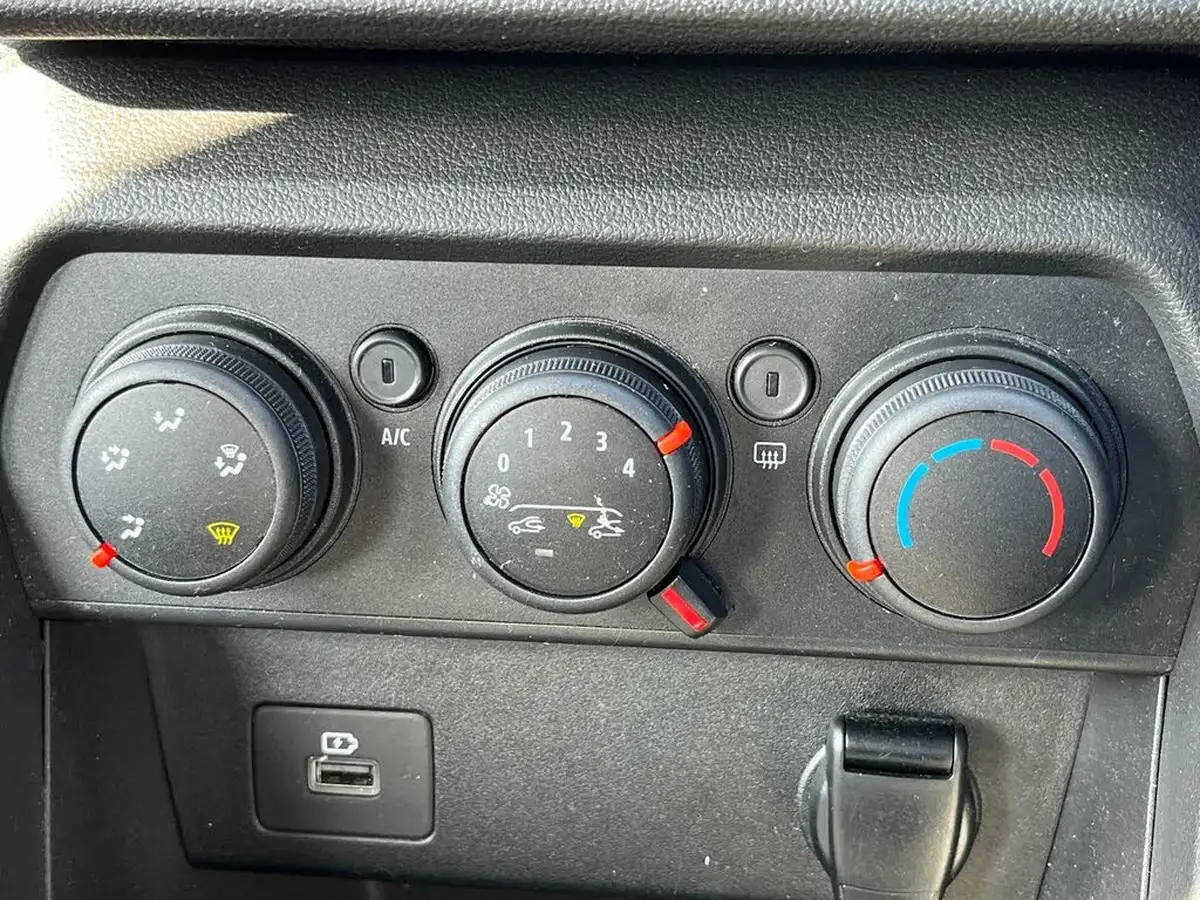2022-dacia-sandero-10-sce-comfort-big-25
