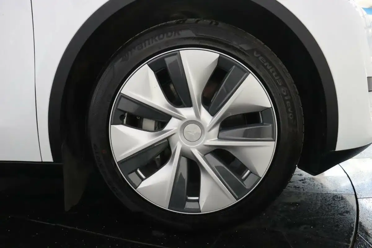 2023-tesla-model-y-e-rwd-big-34