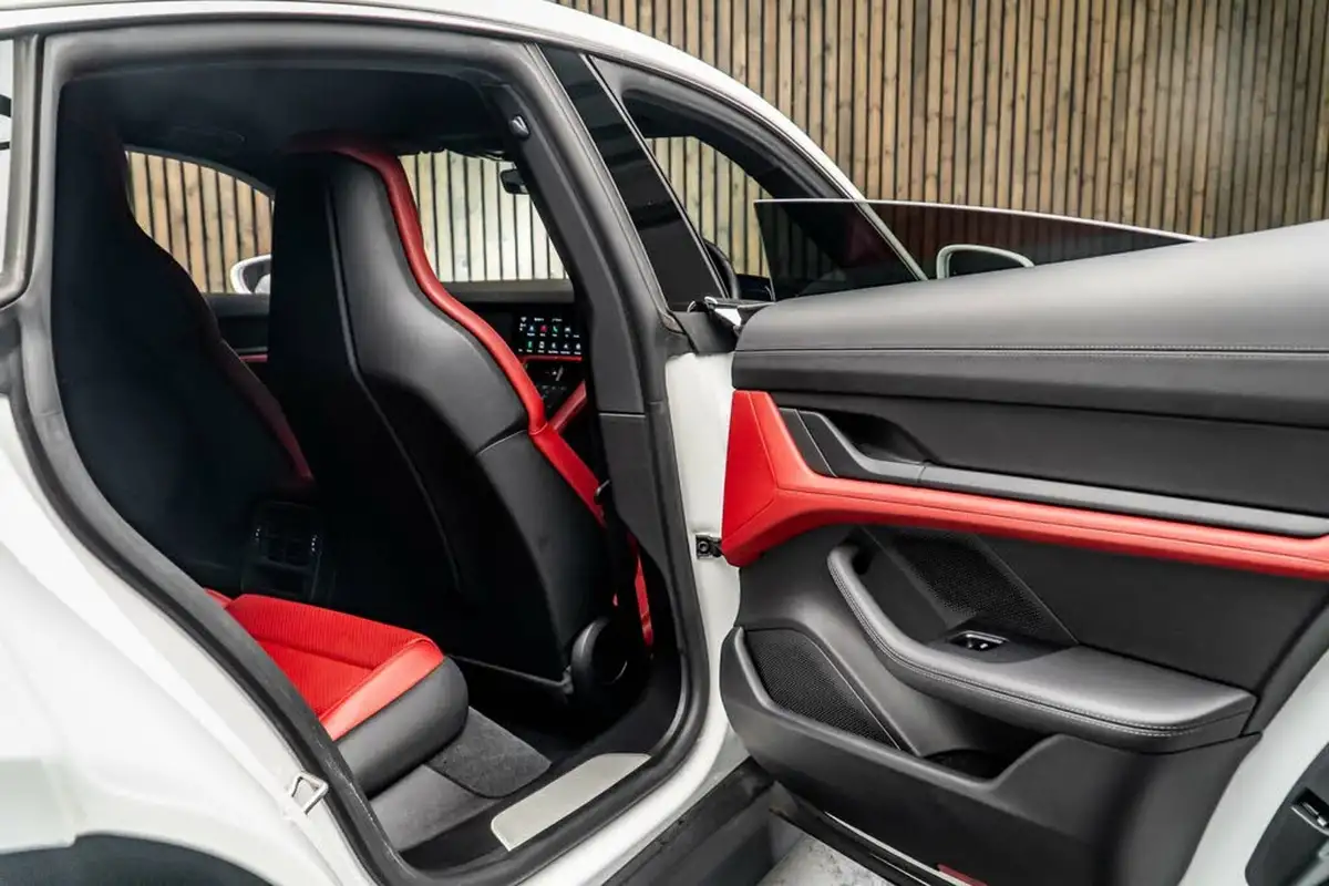 2021-porsche-taycan-e-4s-530ps-big-37