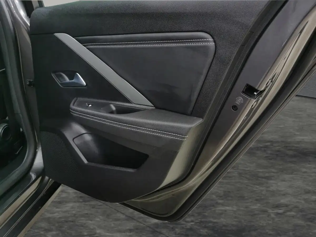 2023-vauxhall-astra-12-turbo-gs-hatchback-big-29