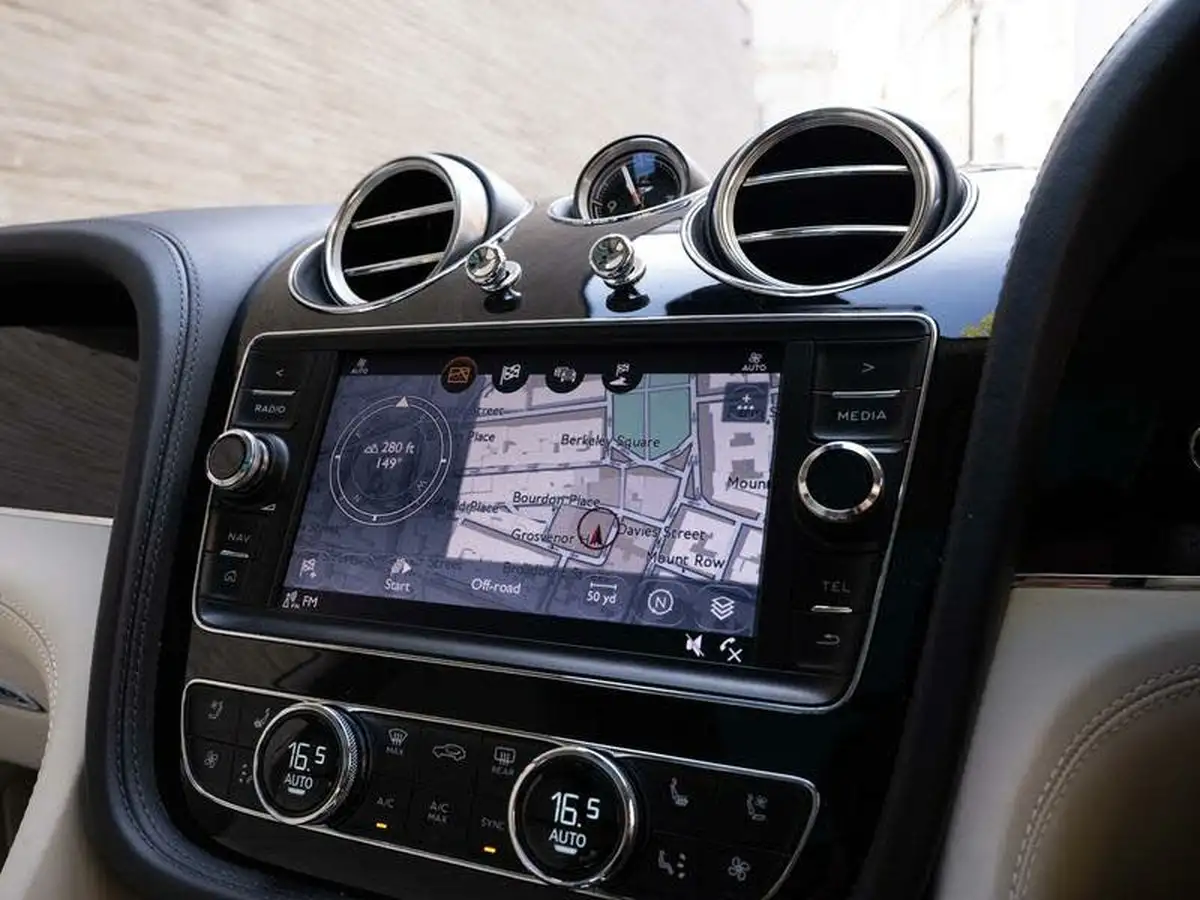 2019-bentley-bentayga-60-w12-speed-big-37