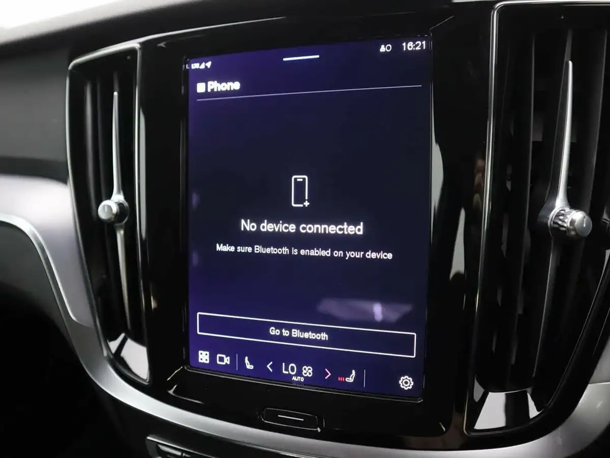 2023-volvo-v60-20-b3-core-big-14