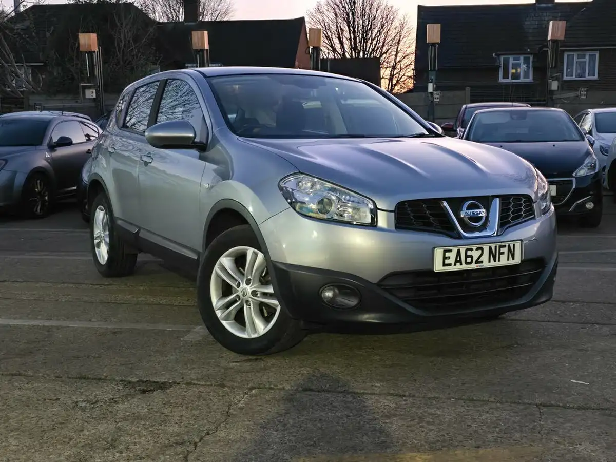 2012-nissan-qashqai-16-acenta-cvt-big-0