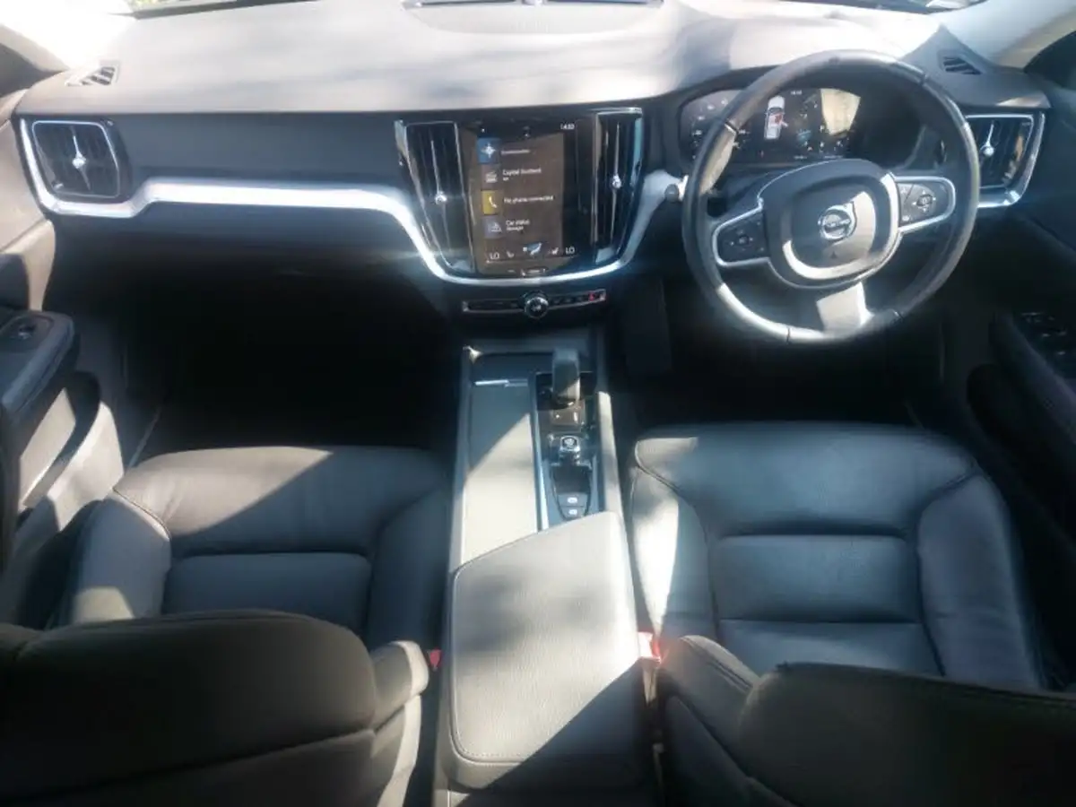 2021-volvo-v60-20-b3-momentum-161bhp-big-2