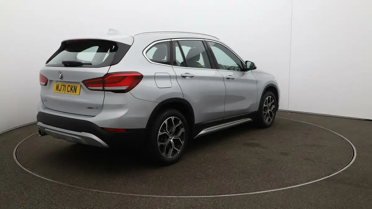 2021-bmw-x1-15-sdrive18i-xline-big-47