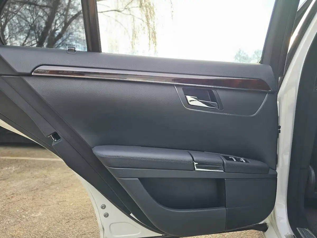 2011-mercedes-benz-s-class-55-s500-big-14