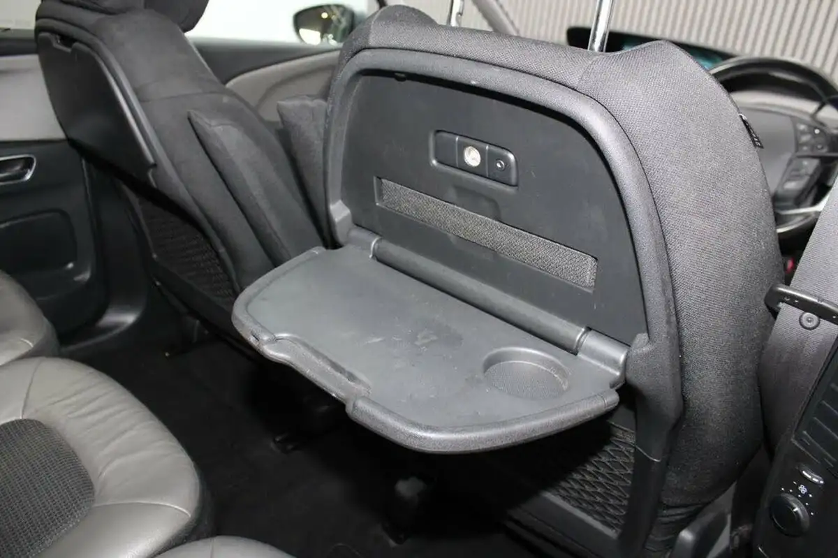 2018-citroen-c4-picasso-16bluehdi-flair-eat6-big-22