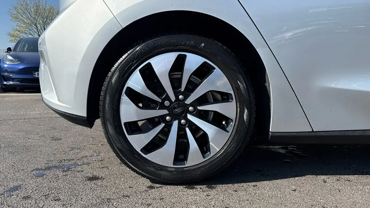 2018-ford-focus-10t-zetec-100ps-hatchback-big-18