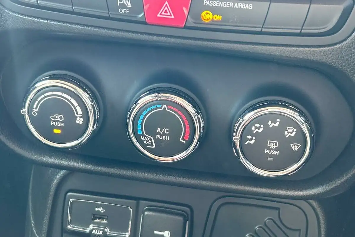 2017-jeep-renegade-16-multijet-ii-longitude-big-11