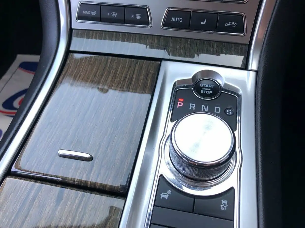 2015-jaguar-xf-22td-luxury-163ps-saloon-4d-big-42