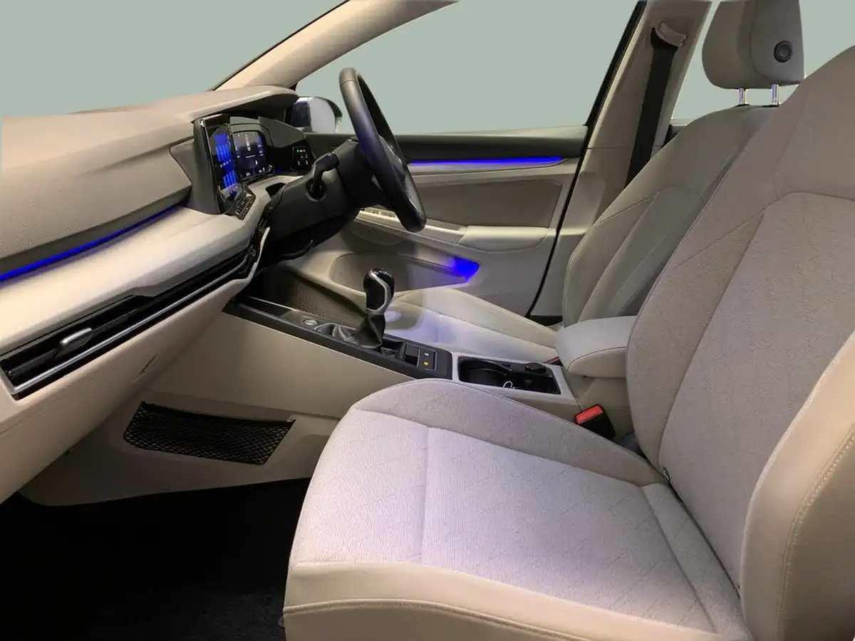 2021-volkswagen-golf-15-tsi-life-130ps-hatchback-big-1