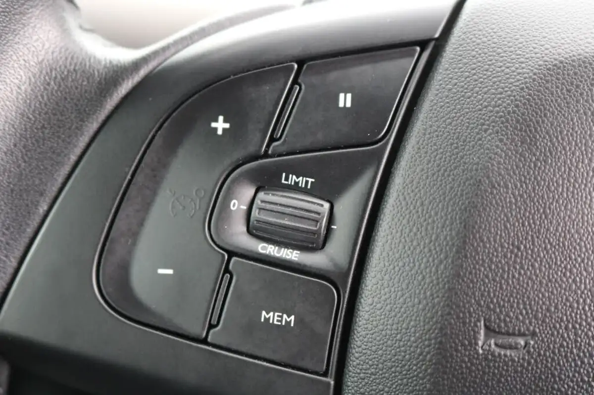 2018-citroen-c4-cactus-12-puretech-feel-110ps-big-28