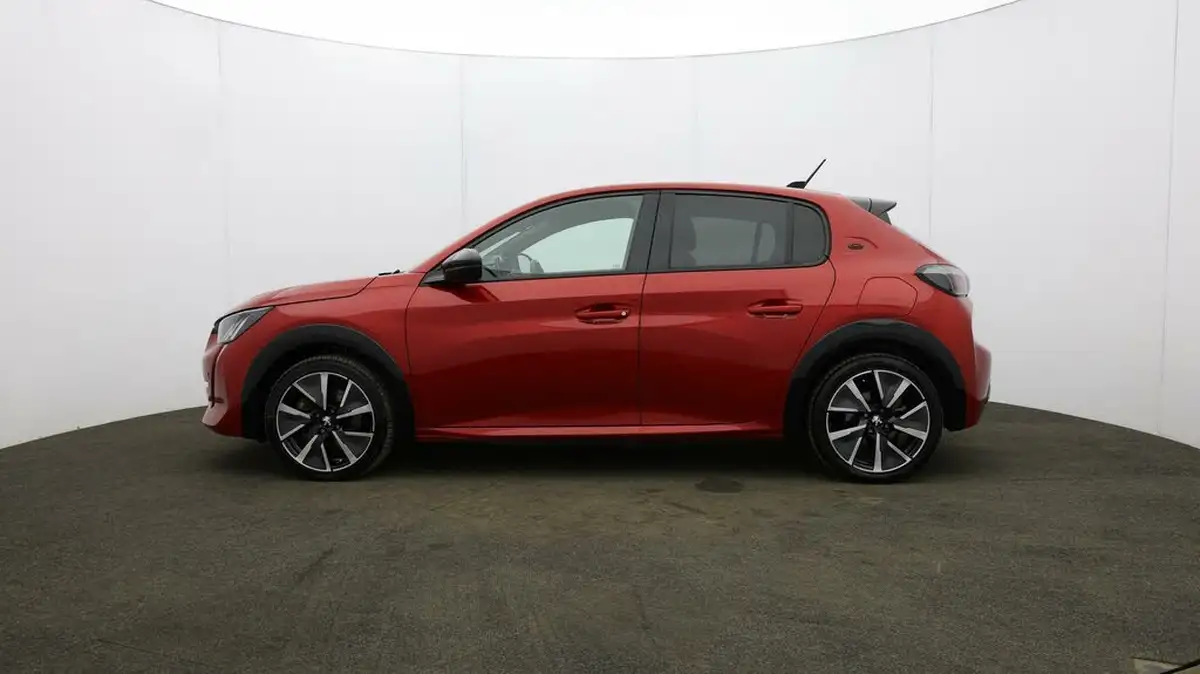 2021-peugeot-208-e-gt-premium-big-3