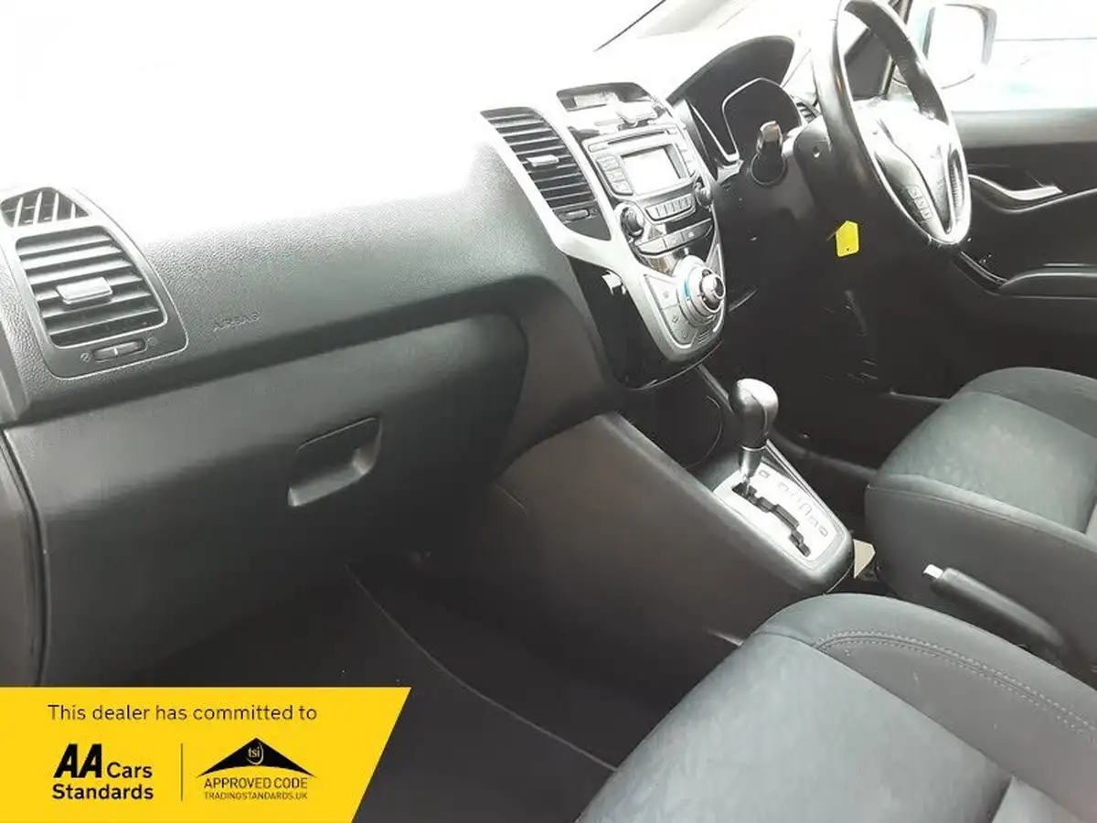2014-hyundai-ix20-16-style-125ps-big-10