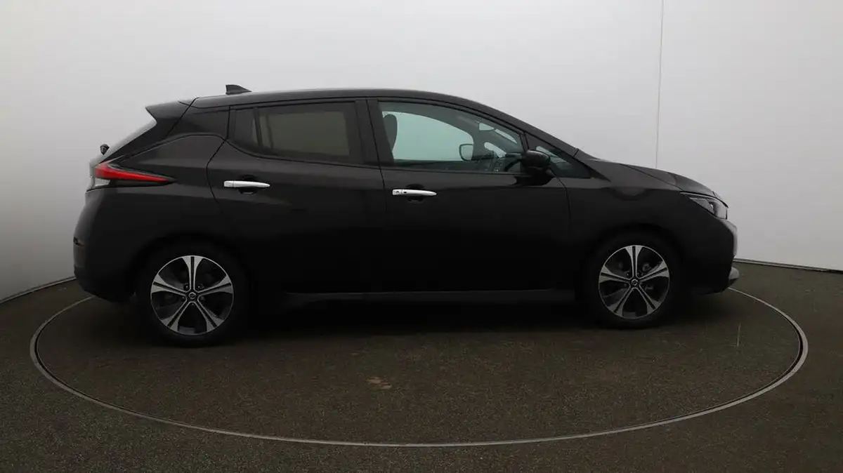 2021-nissan-leaf-e-tekna-big-42