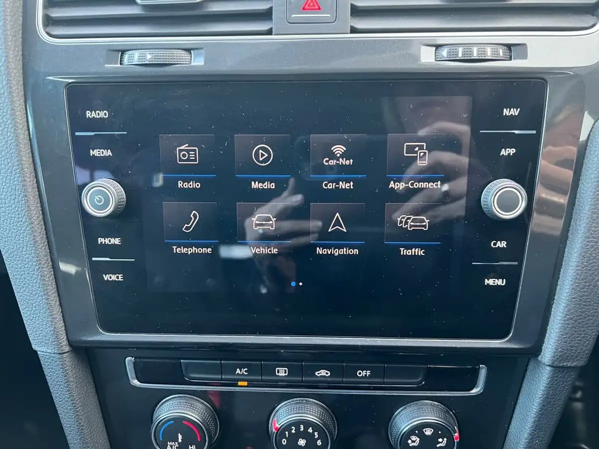 2018-volkswagen-golf-14-tsi-se-nav-estate-5d-big-21