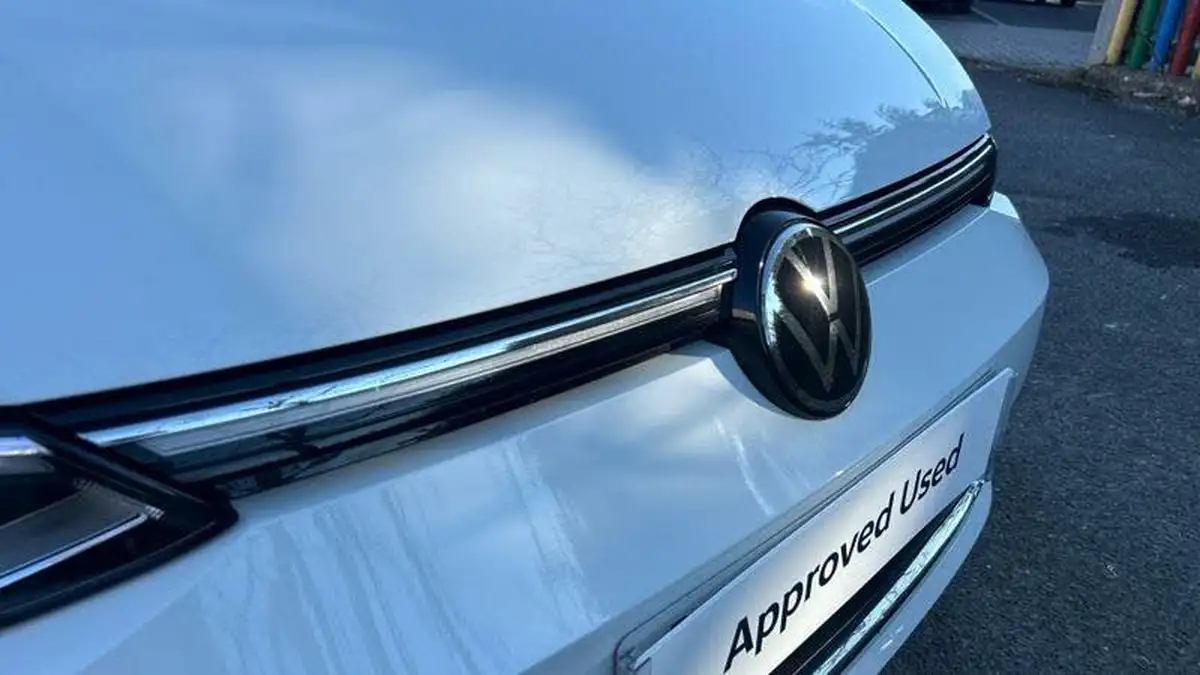 2023-volkswagen-golf-big-9