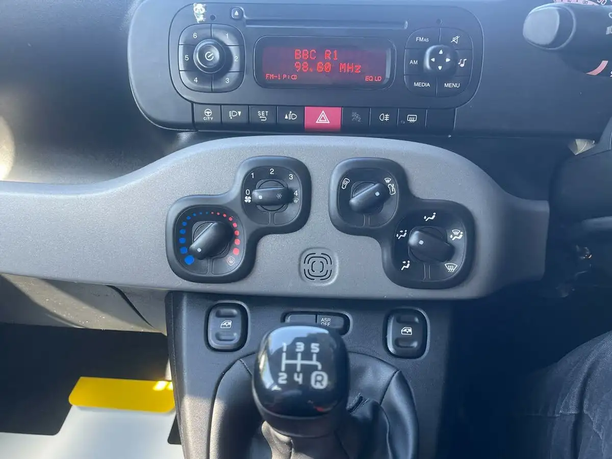2014-fiat-panda-12-easy-big-12