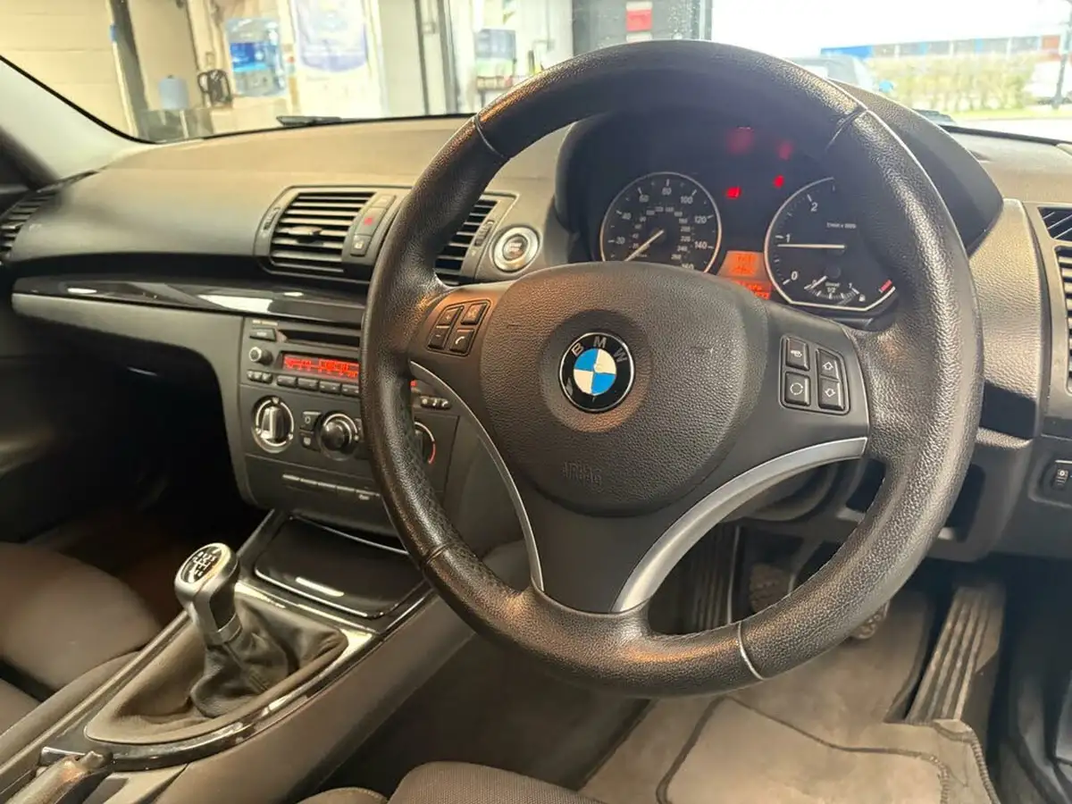 2011-bmw-1-series-20td-120d-sport-coupe-2d-big-37
