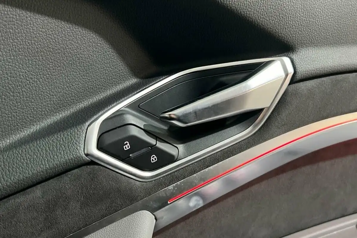 2021-audi-e-tron-e-station-wagon-big-37