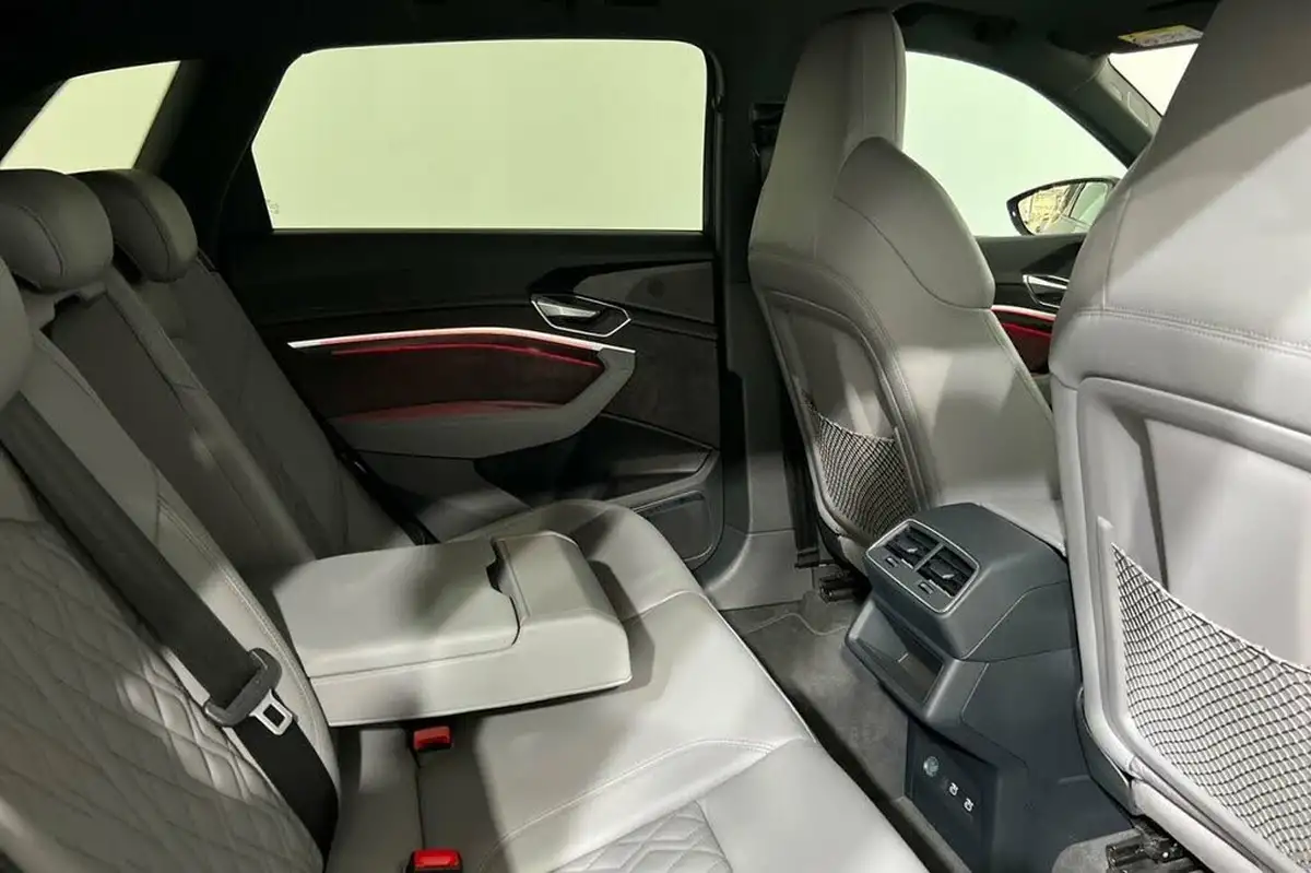 2021-audi-e-tron-e-station-wagon-big-41