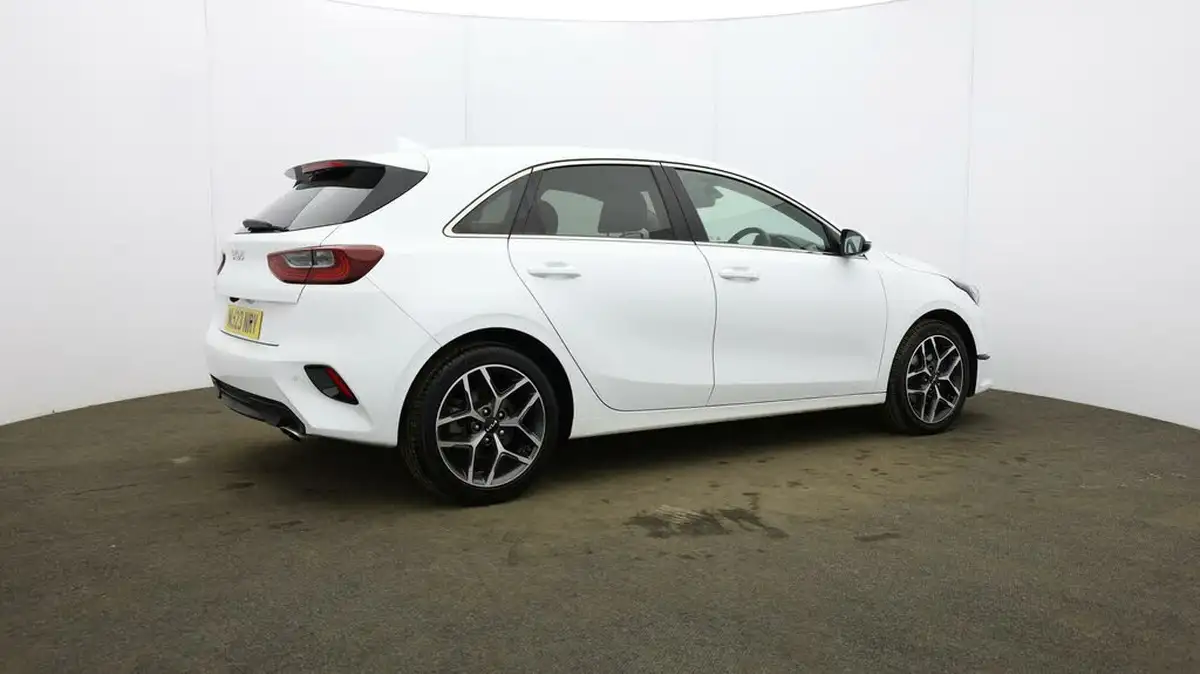 2022-kia-ceed-15-t-gdi-3-hatchback-big-49