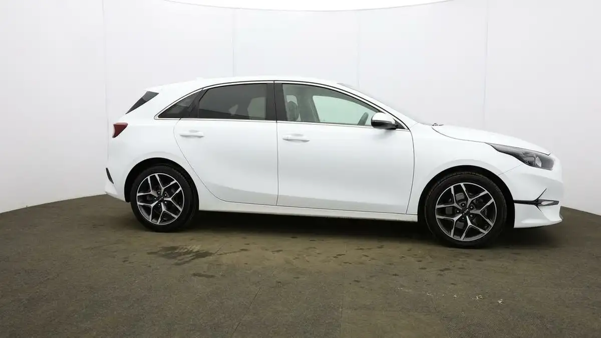 2022-kia-ceed-15-t-gdi-3-hatchback-big-7