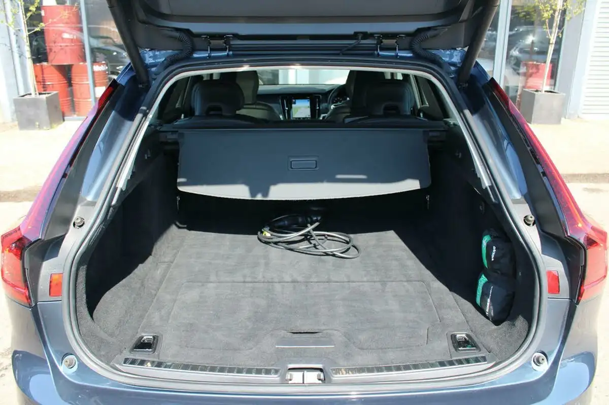 2021-volvo-v90-20-t6-inscription-340bhp-big-42
