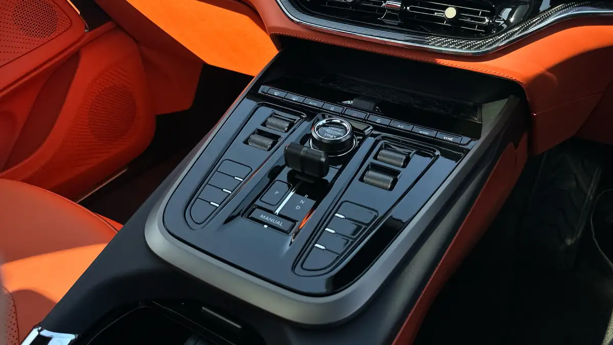 2024-aston-martin-dbx-40-v8-big-21
