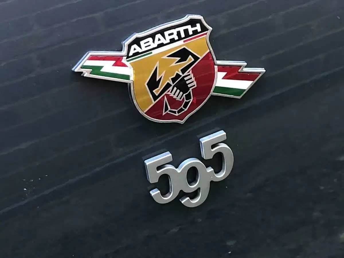 2018-abarth-595-14-tjet-big-28