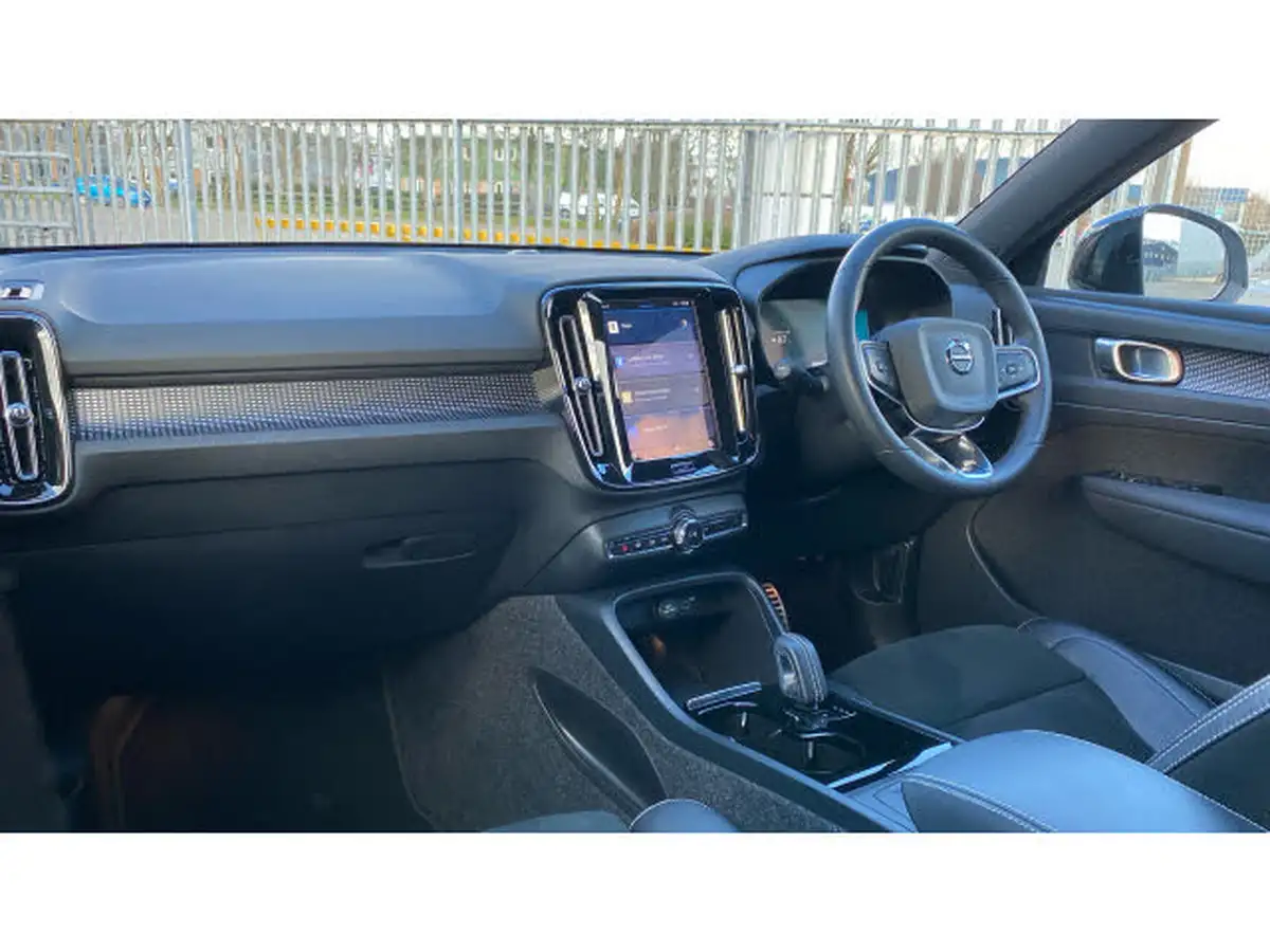 2021-volvo-xc40-e-twin-recharge-big-3