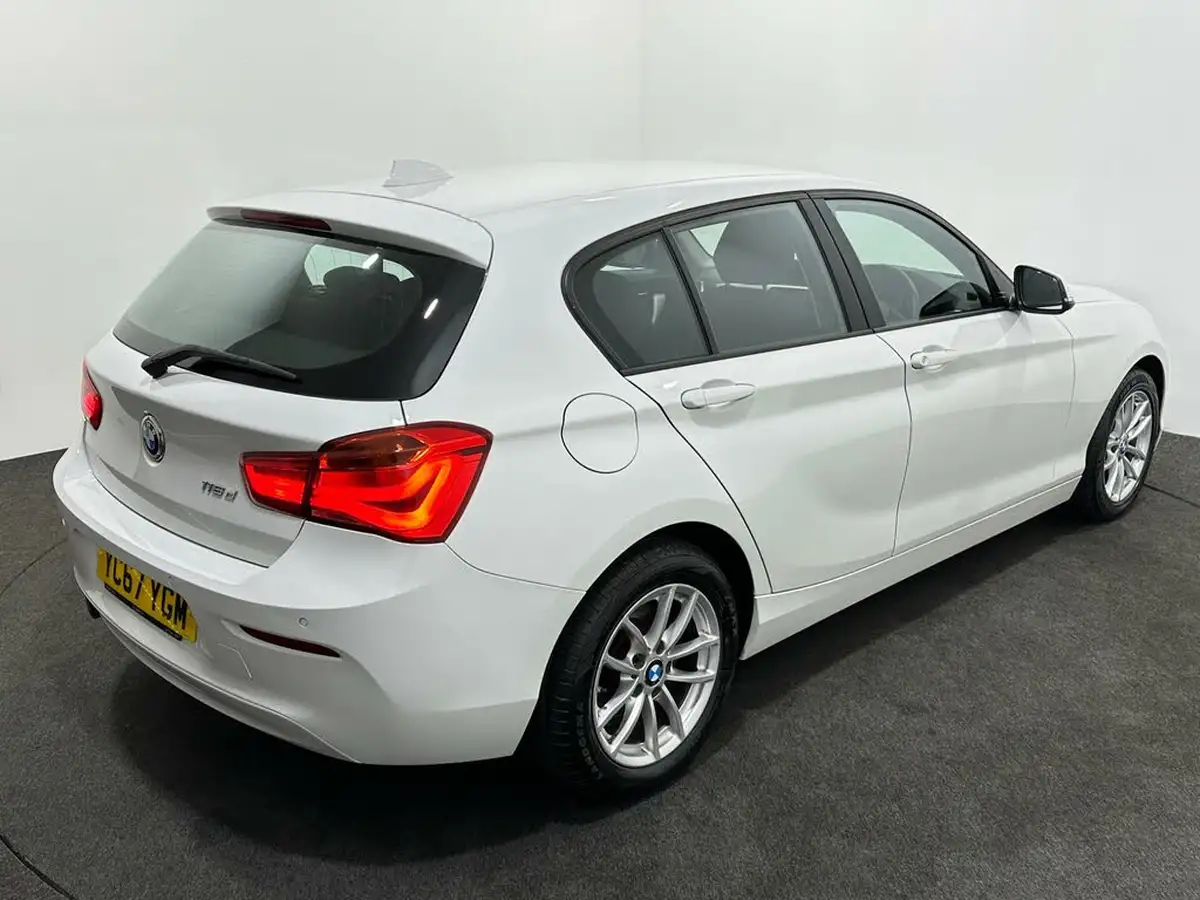 2017-bmw-1-series-15td-116d-se-business-5d-big-47