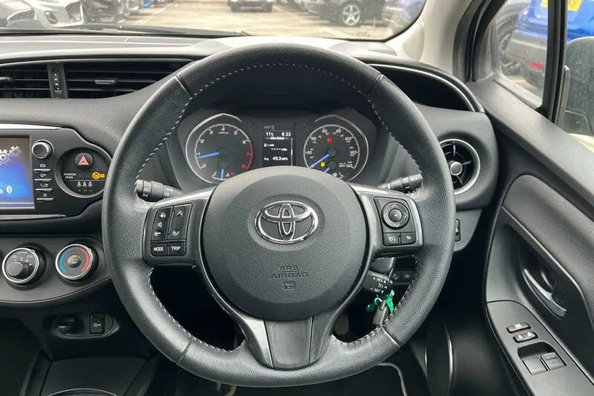2020-toyota-yaris-15-vvt-i-y20-111bhp-1496cc-big-11