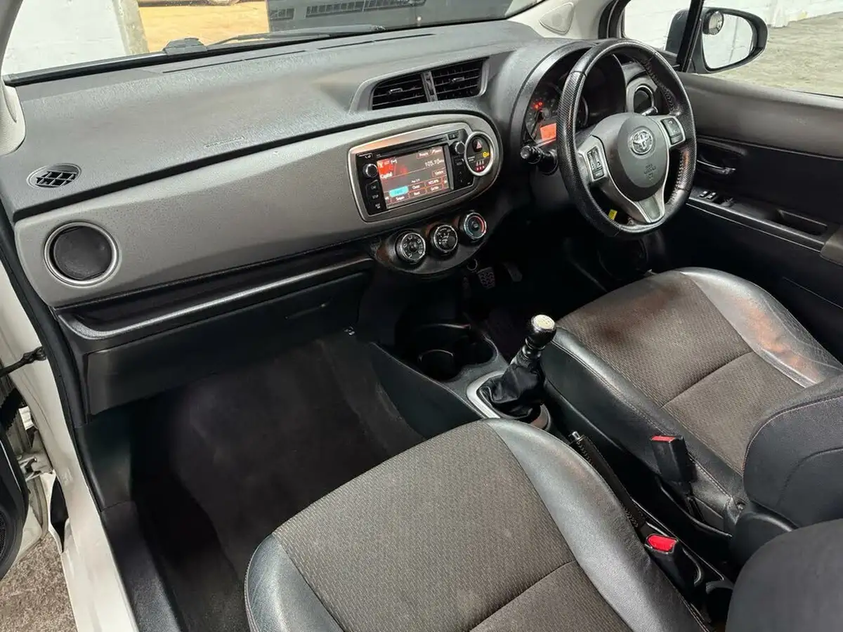 2012-toyota-yaris-133-trend-3d-big-39