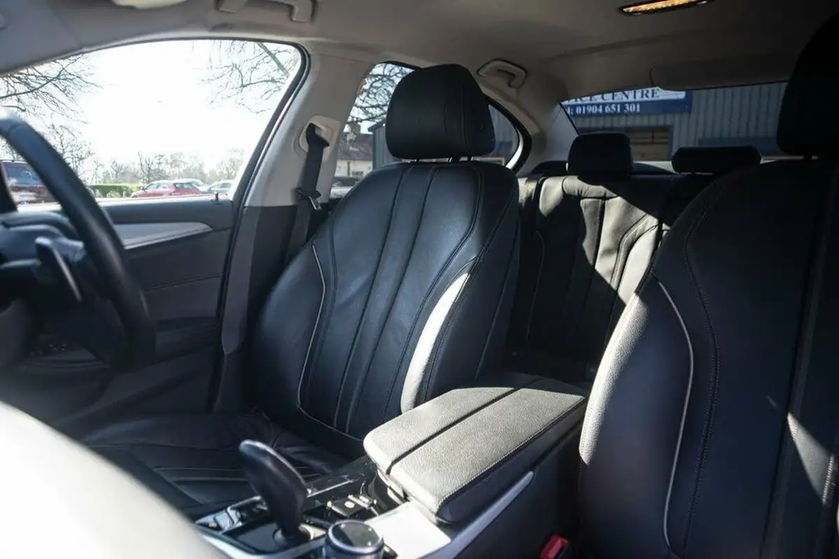 2022-bmw-5-series-20-530e-se-saloon-4d-big-21