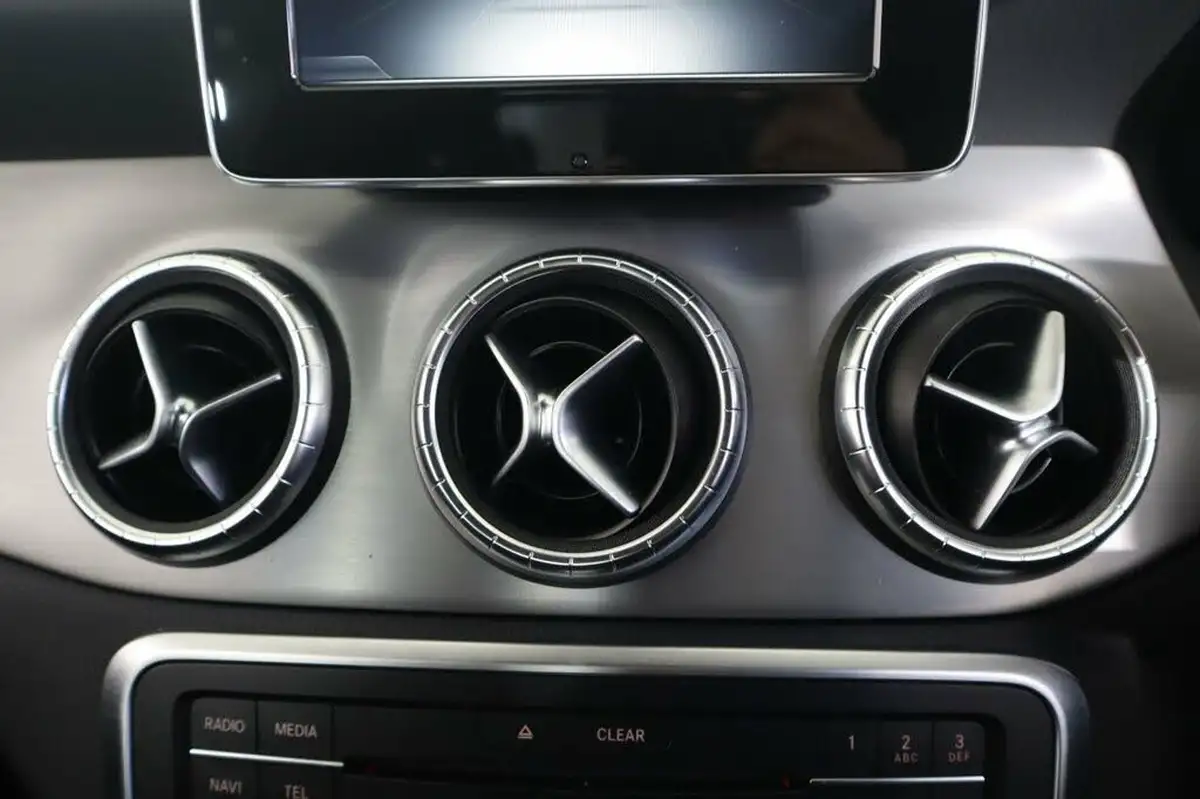 2017-mercedes-benz-cla-21d-cla-220-amg-line-coupe-4d-big-26